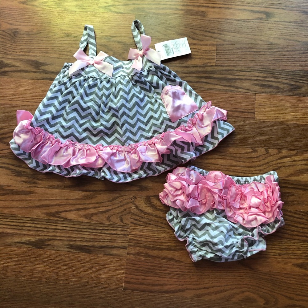 outfit for baby top and bottom